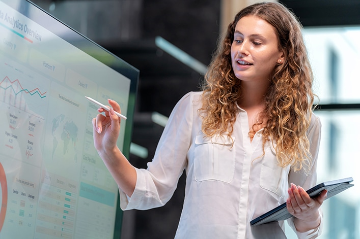 Efficient presentation of the work drives the business to grow steadily. Businesswoman sale manager present the data analysis information to management team in the meeting room and point to the important information. Project coordinator giving a presentation.